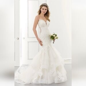 Elegant White Lace Wedding Dress